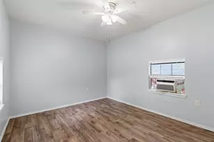 127 E Walker St, Denison, TX 75021 - Photo 14