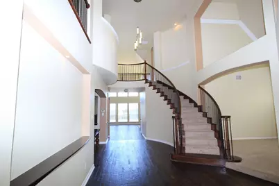 2719 Explorador, Grand Prairie, TX 75054 - Photo 4