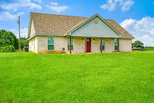 735 Todd St, Blossom, TX 75416 - Photo 2