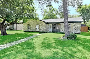 810 Waikiki Dr, Garland, TX 75043 - Photo 2