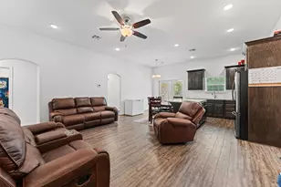 100 Tomahawk Dr, Lacy Lakeview, TX 76705 - Photo 8