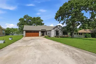 1344 Kiowa Dr E, Lake Kiowa, TX 76240 - Photo 4