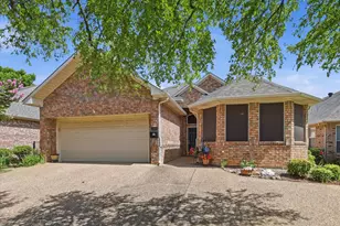 1609 Villa Ct, Corinth, TX 76210 - Photo 2