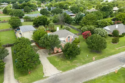 1110 Hampshire Drive, Waxahachie, TX 75165 - Photo 2