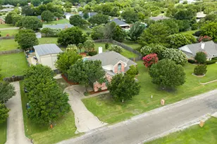 1110 Hampshire Dr, Waxahachie, TX 75165 - Photo 2