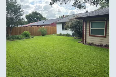 10207 Sweet Gum Street, Dallas, TX 75249 - Photo 22