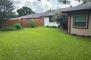 10207 Sweet Gum St, Dallas, TX 75249 - Photo 22