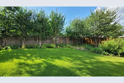 10207 Sweet Gum Street, Dallas, TX 75249 - Photo 22