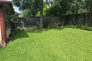 10207 Sweet Gum St, Dallas, TX 75249 - Photo 26