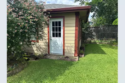 10207 Sweet Gum Street, Dallas, TX 75249 - Photo 24
