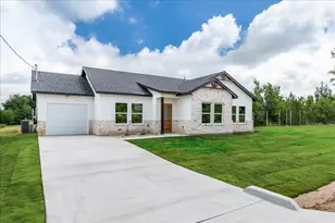 5652 Black Pine Cir, Granbury, TX 76048 - Photo 2
