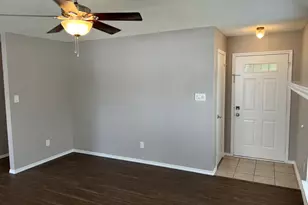 405 Augustine Dr, Euless, TX 76039 - Photo 4