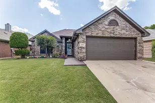 4833 Colonial Park Dr, Haltom City, TX 76117 - Photo 2