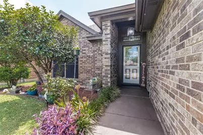 4833 Colonial Park Drive, Haltom City, TX 76117 - Photo 4
