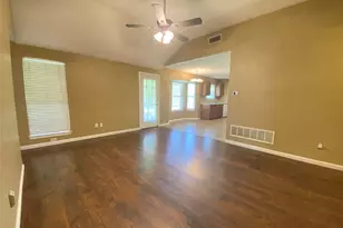 224 Los Angeles Dr, Glenn Heights, TX 75154 - Photo 4