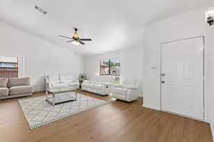 2217 Sharpshire Ln, Arlington, TX 76014 - Photo 2