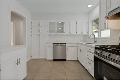 3811 Rolinda Drive, Dallas, TX 75211 - Photo 10