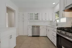 3811 Rolinda Dr, Dallas, TX 75211 - Photo 10