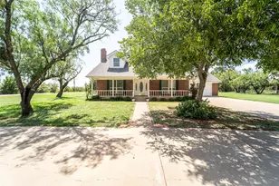 102 Five Oaks Rd, Abilene, TX 79606 - Photo 2