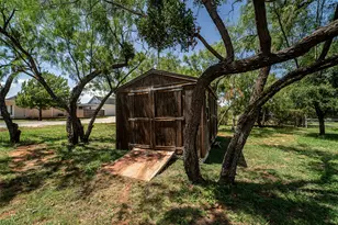 102 Five Oaks Rd, Abilene, TX 79606 - Photo 8