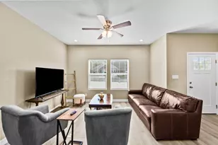 613 W Elm St, Denison, TX 75020 - Photo 6