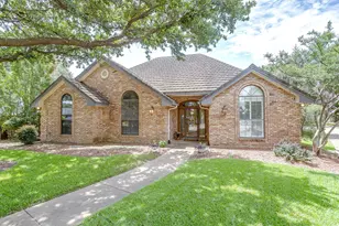 3201 John Ct S, Hurst, TX 76054 - Photo 2