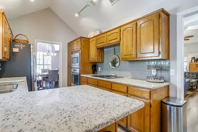 3201 John Court S, Hurst, TX 76054 - Photo 10