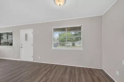 208 D Street, Whitesboro, TX 76273 - Photo 10