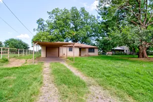 403 S Broadway St, Collinsville, TX 76233 - Photo 2