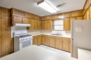 403 S Broadway St, Collinsville, TX 76233 - Photo 12