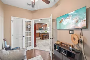 401 E Pearl St, Granbury, TX 76048 - Photo 18