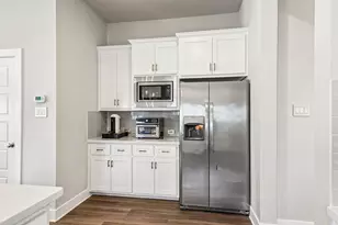 322 Templeton Dr, Fort Worth, TX 76107 - Photo 10