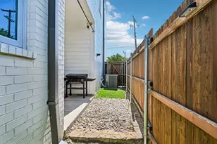 322 Templeton Dr, Fort Worth, TX 76107 - Photo 36
