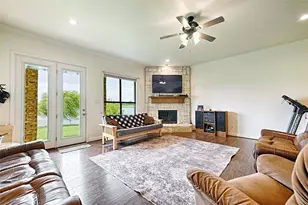 415 Breezeway Ct, Cedar Hill, TX 75104 - Photo 6