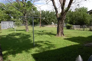141 Ragland St, Graham, TX 76450 - Photo 4
