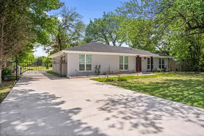 1112 W Pleasant Run Road #D, DeSoto, TX 75115 - Photo 2