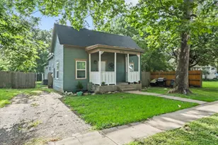 206 N Wood St, Cleburne, TX 76033 - Photo 2