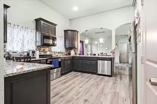 206 N Wood St, Cleburne, TX 76033 - Photo 6
