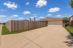 3015 Goldenrod Dr, Lancaster, TX 75134 - Photo 34