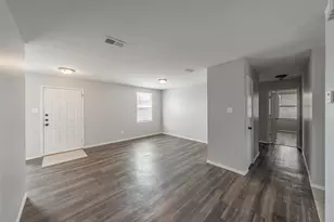 3015 Goldenrod Dr, Lancaster, TX 75134 - Photo 4