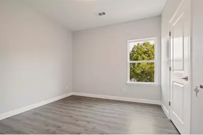 512 Phinney Avenue, Cockrell Hill, TX 75211 - Photo 12