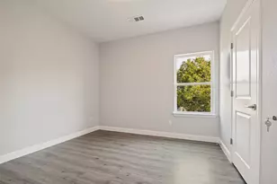 512 Phinney Ave, Cockrell Hill, TX 75211 - Photo 12