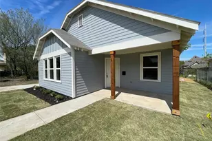 1019 E Hattie St, Fort Worth, TX 76104 - Photo 2