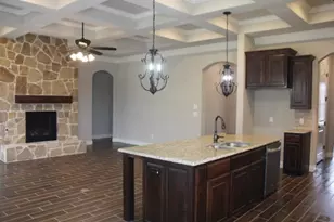 2113 Clive Dr, Granbury, TX 76048 - Photo 2