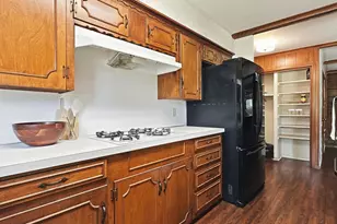 2122 Castleford Ln, Garland, TX 75040 - Photo 8