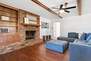 2122 Castleford Ln, Garland, TX 75040 - Photo 2