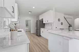 2715 Lake Country Dr, Grand Prairie, TX 75052 - Photo 8