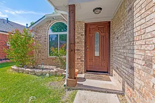 205 Weyland Dr, Grand Prairie, TX 75052 - Photo 4