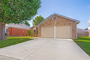 205 Weyland Dr, Grand Prairie, TX 75052 - Photo 2