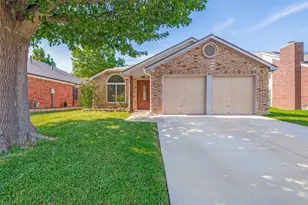205 Weyland Dr, Grand Prairie, TX 75052 - Photo 1